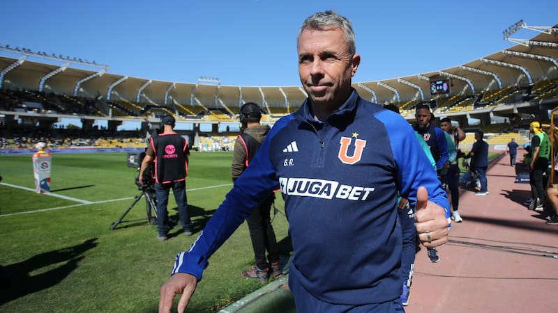 Gustavo Álvarez no se guarda nada: la formación de la U para enfrentar a Deportes Iquique