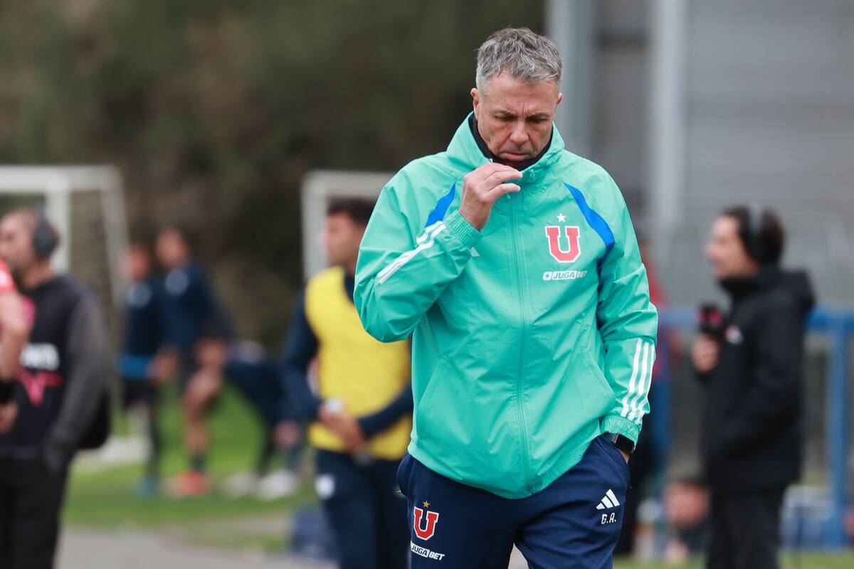 El DT no podrá contar con dos jugadores para jugar contra Deportes Iquique. Foto: Aton