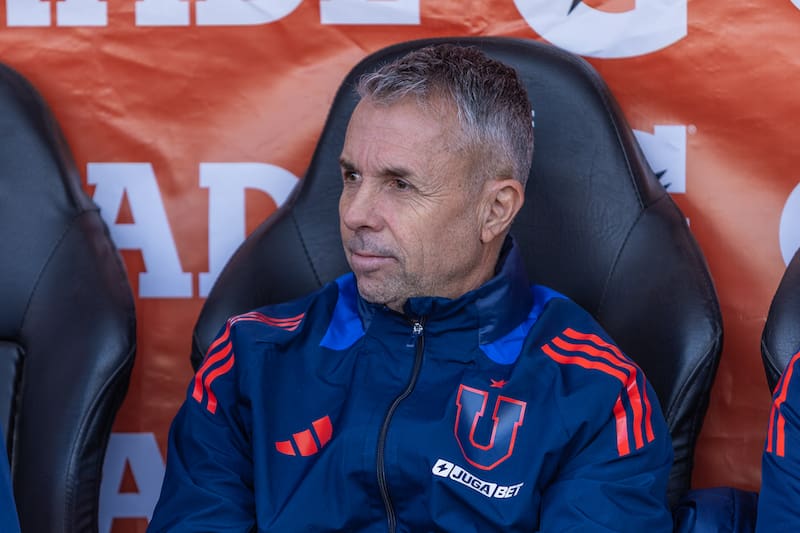 Gustavo Álvarez en el duelo frente a Colo Colo por la Liga de Primera. Foto: Felipe Escobedo