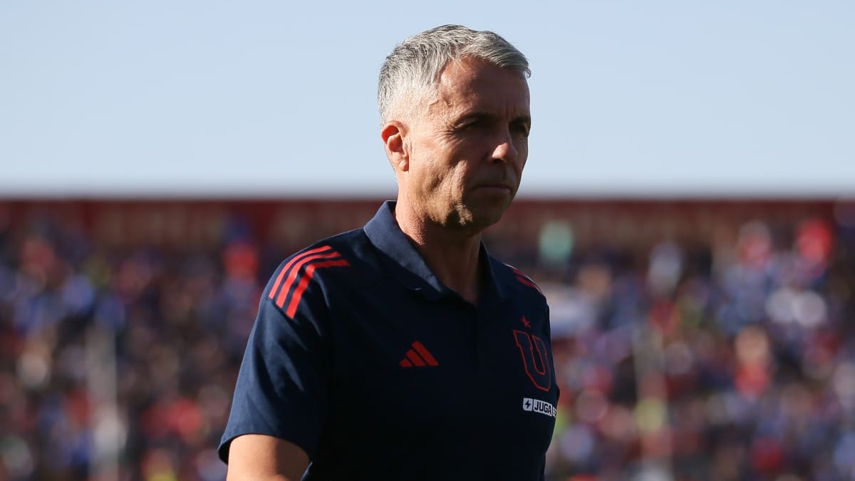 Contra el tiempo: Universidad de Chile toma decisión clave sobre el futuro de Gustavo Álvarez