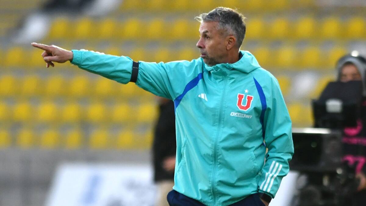 Gustavo Álvarez golpea la mesa y borra a Fabricio Formiliano para el duelo de la U vs Everton