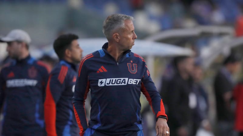 Gustavo Álvarez entrega pistas de cuándo podría estar su anhelado centrodelantero en la U