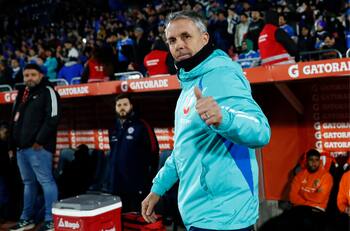 Los 2 jugadores que se fueron de la U y ayudaron a Gustavo Álvarez a alcanzar una importante marca