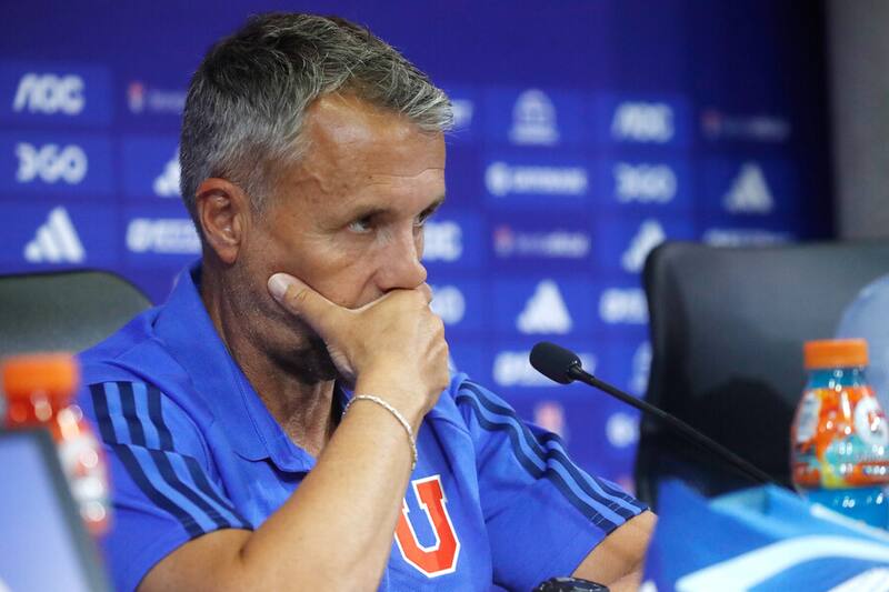 , el entrenador de la U. Foto: Aton.