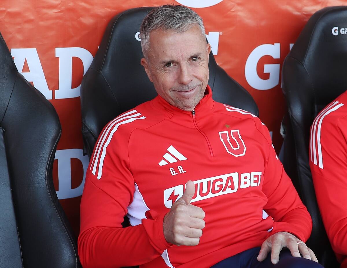 El DT de la U solo tuvo buenas palabras para el DT de Huachipato. Foto: Aton.