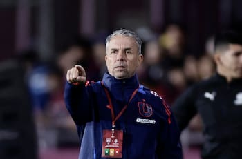 “Gustavo Álvarez tiene contrato vigente en la U. Vamos a evaluar a fin de año, quedan cosas importantes”