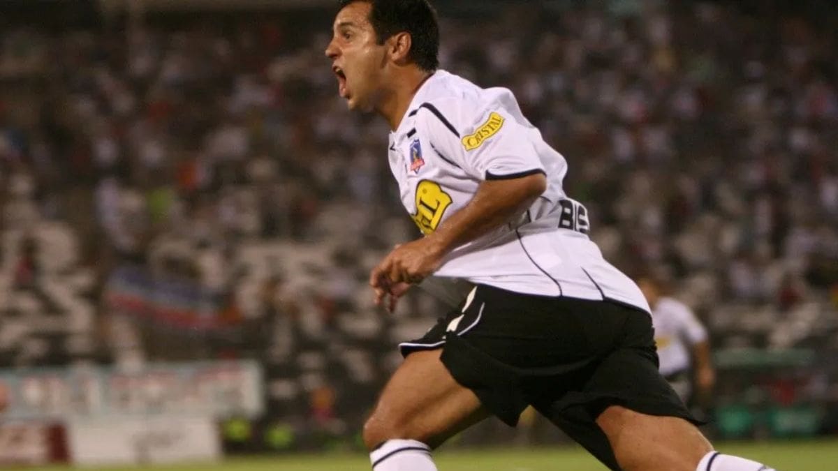 Gustavo Biscayzacú denuncia que hinchas de Colo Colo le destruyeron el auto en Uruguay