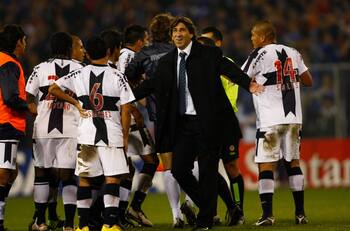 Tuvo que intervenir Carabineros: La noche de furia de Gustavo Costas contra la U en el Monumental