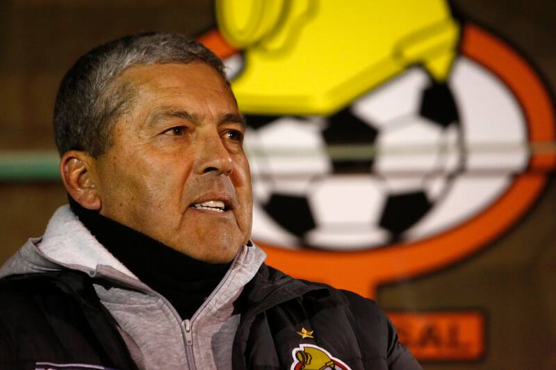 El entrenador de Cobresal está por cumplir ocho años consecutivos en el club de El Salvador.