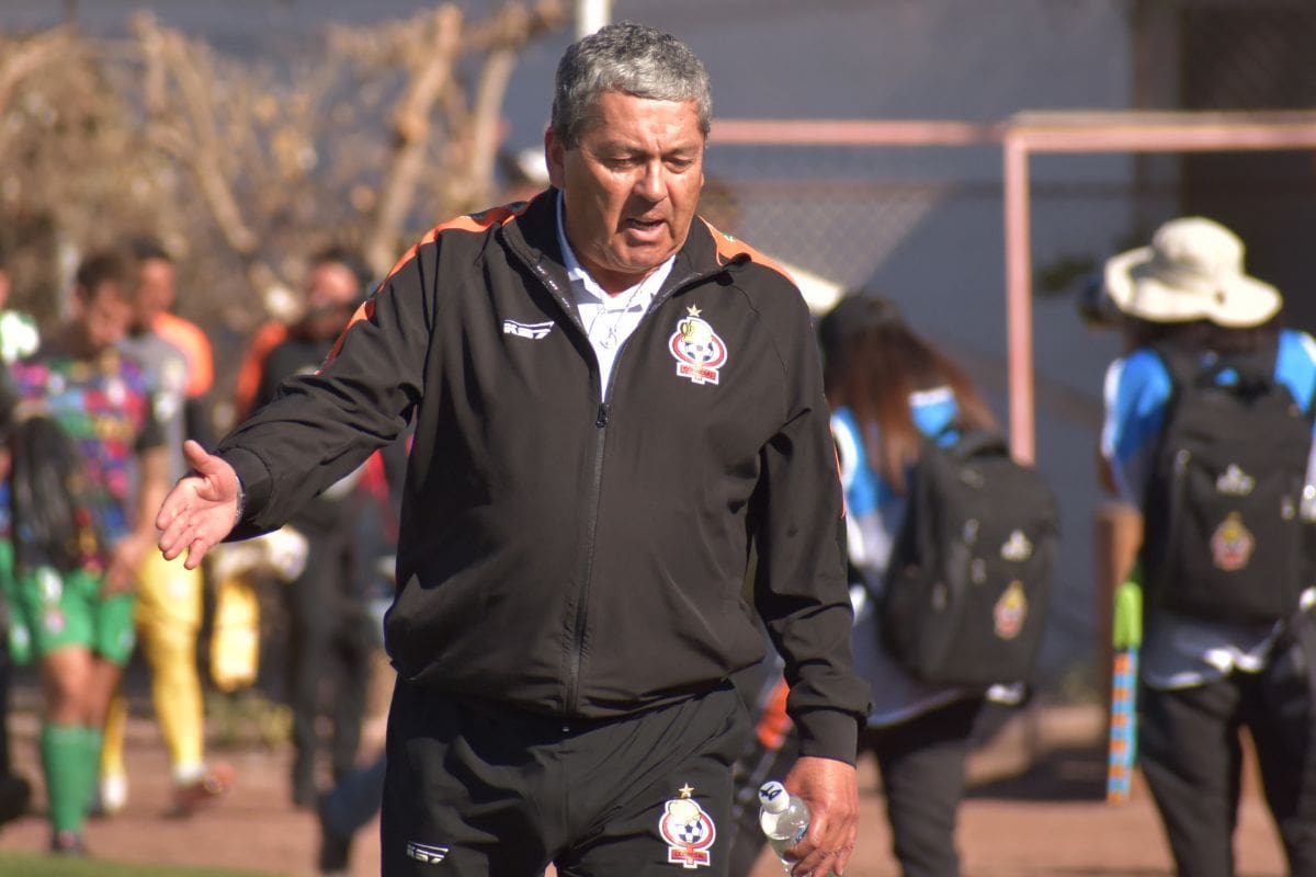 El entrenador está en la cuerda floja.