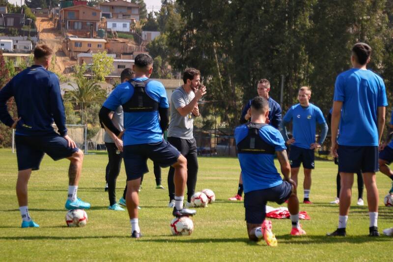 ya comenzó con sus labores de nuevo DT de Everton. (Foto: @EvertonSADP)