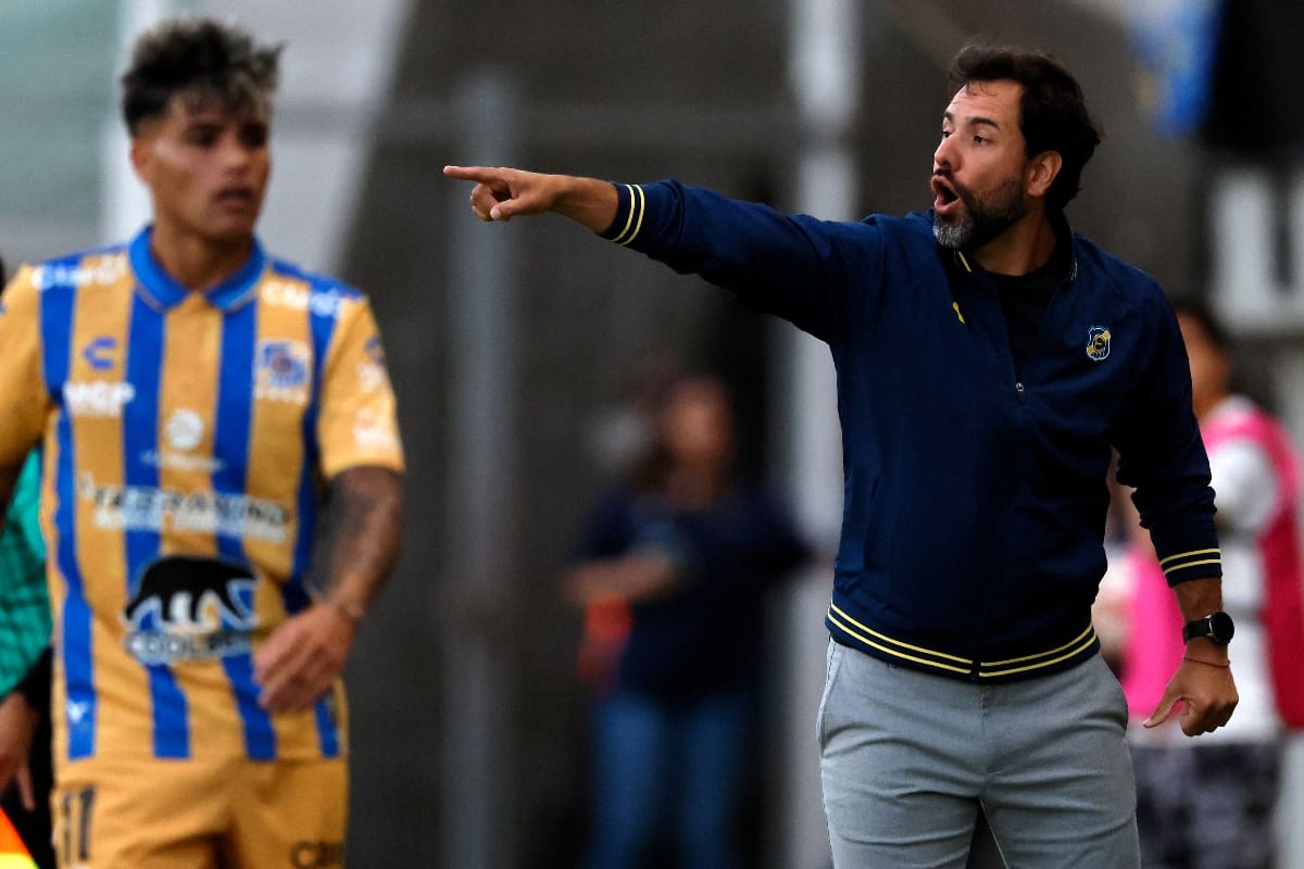 El técnico mostró inquietud por jugar de visita ante los Acereros.