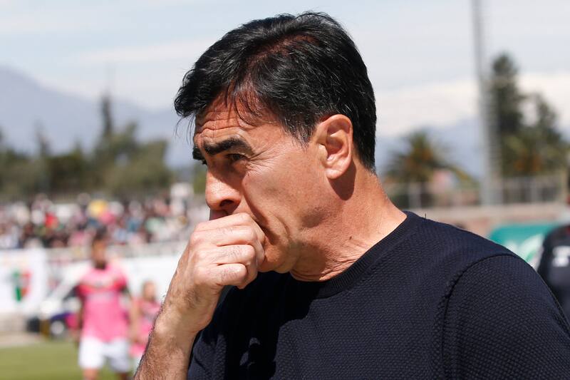 El entrenador de Colo Colo aún no ha renovado su vínculo con Colo Colo. Foto: Agencia Aton.