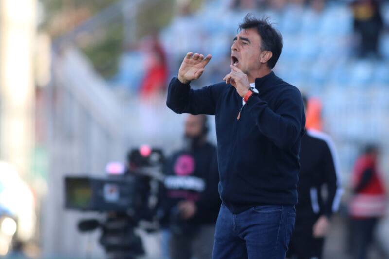 Gustavo Quinteros durante el partido de Magallanes ante Colo Colo (Foto: Photosport)
