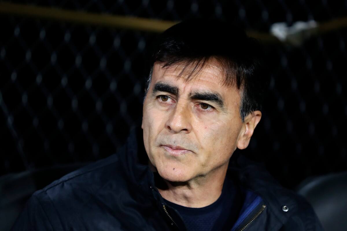 El entrenador argentino ya tiene pensado qué hacer su no le renuevan contrato en Colo Colo. (Foto: Agencia Aton)