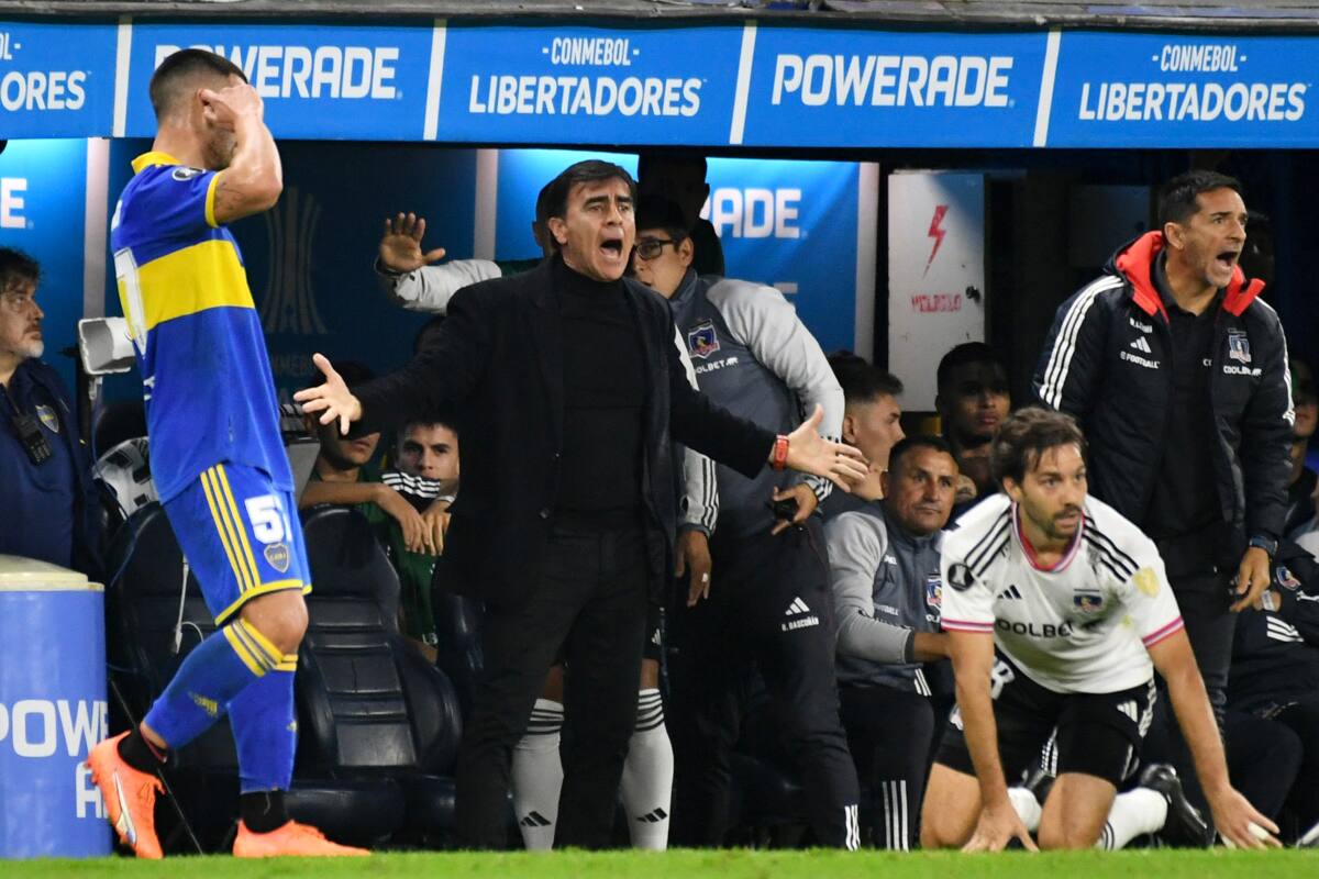 El entrenador de Colo Colo no piensa en salir del cuadro popular y negó opciones de partir a Brasil. (Foto: Agencia Aton)
