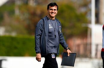 Histórico de Colo Colo respalda a Quinteros: “Asumió cuando estuvimos a punto de descender y muchos arrancaron”