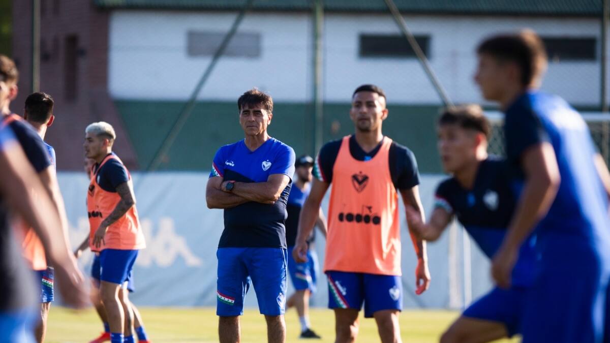 No hay caso: el exjugador de Colo Colo que volvería a ser cortado por Gustavo Quinteros en Vélez Sarsfield