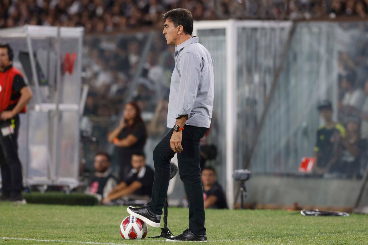 Gustavo Quinteros está teniendo un complicado inicio de torneo con Colo Colo.