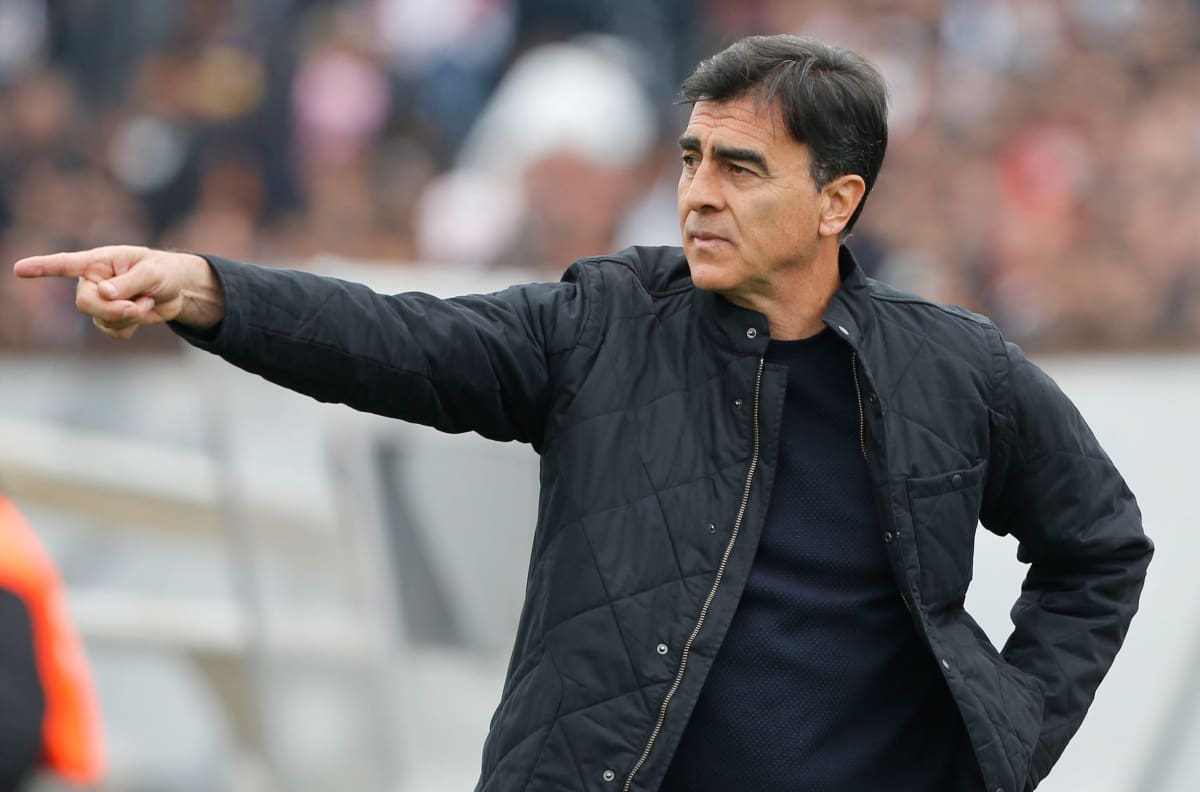 La advertencia de Guarello por la “feroz campaña” para llevar a Gustavo Quinteros a La Roja