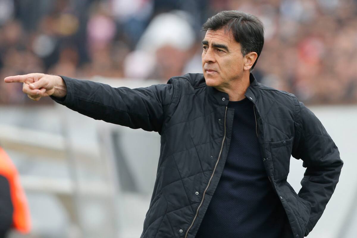 El entrenador de Colo Colo valoró el agónico triunfo ante la UC. (Foto: Agencia Aton)