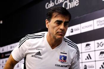“Dirigir a Colo Colo es como dirigir a una Selección”