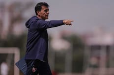 ¿Incluidos los chilenos? Gustavo Quinteros saca la podadora y 20 jugadores se irían de Independiente