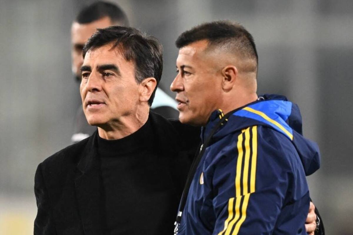 junto a Jorge Almirón en el partido de Colo Colo vs Boca Juniors por la Copa Libertadores 2023.