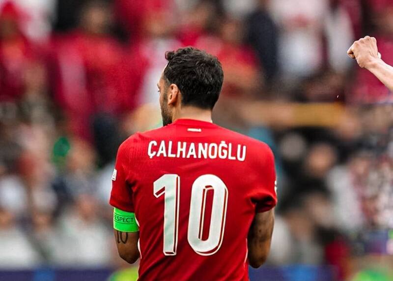 El seleccionado turco podría recalar en ele Bayern Múnich. Créditos: @hakancalhanoglu.