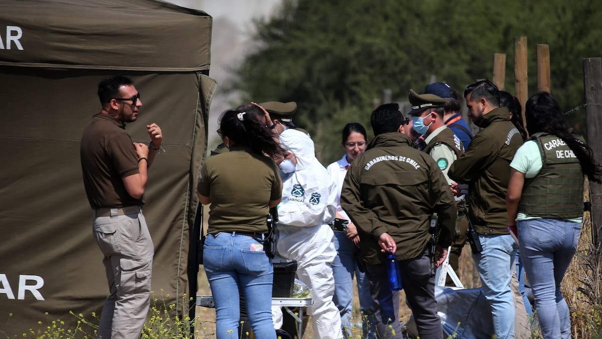 Hallan restos humanos en reja de contención de canal de regadío en Padre Hurtado