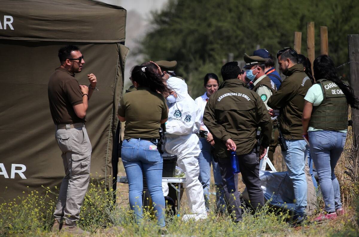 Hallan restos humanos en reja de contención de canal de regadío en Padre Hurtado