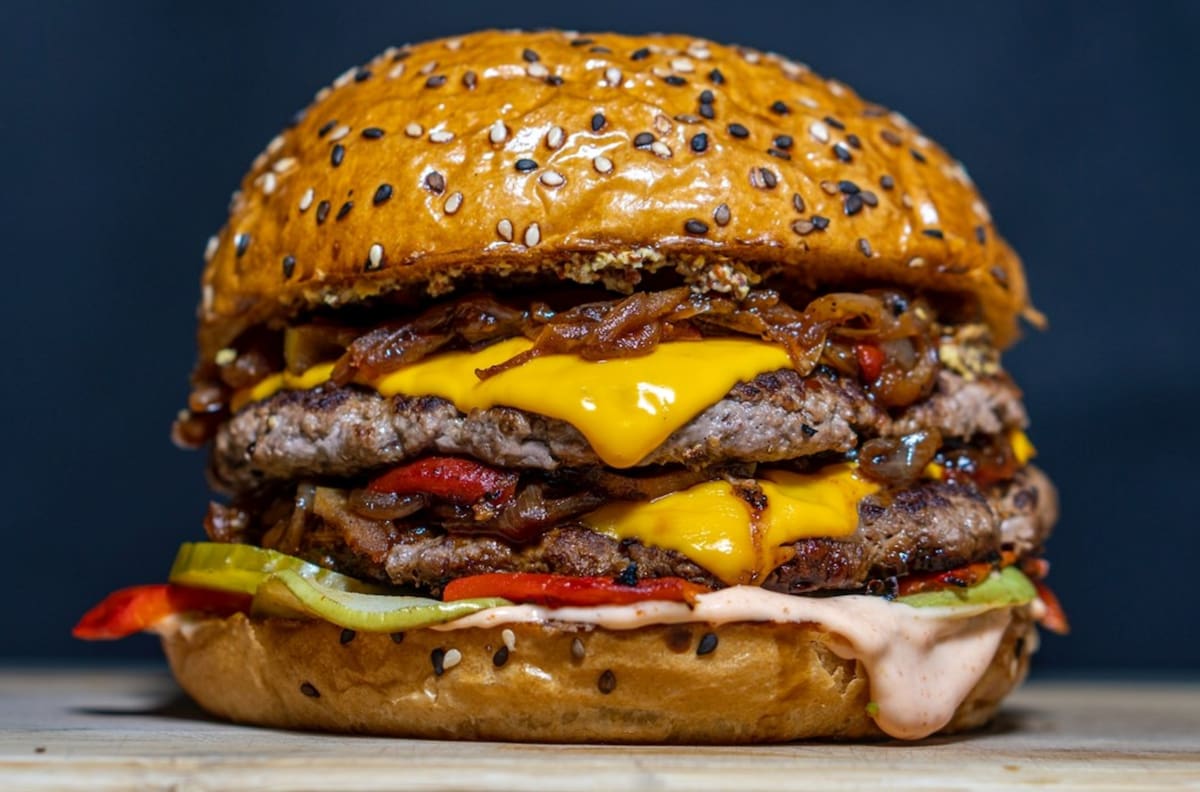 Los mejores lugares de Santiago para comer hamburguesas: 3 locales con imperdibles smash burgers