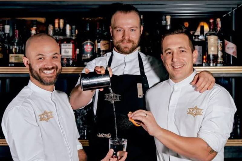 La experiencia será una oportunidad única para disfrutar de la coctelería de autor que ofrece el local, que ha sido premiado en distintas ocasiones como el mejor del mundo.