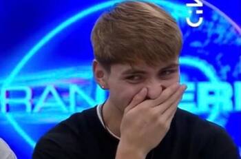 A las gomitas y sin polera: Hans Valdés dio encendido evento discotequero