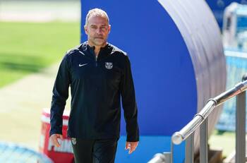 Barcelona y Hansi Flick acuerdan seguir de la mano