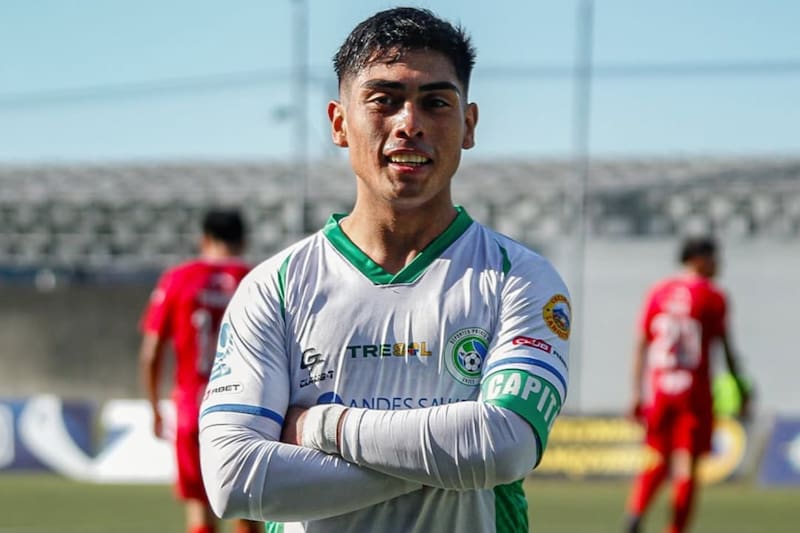 El capitán de Puerto Montt. Foto: @camilosantanaph