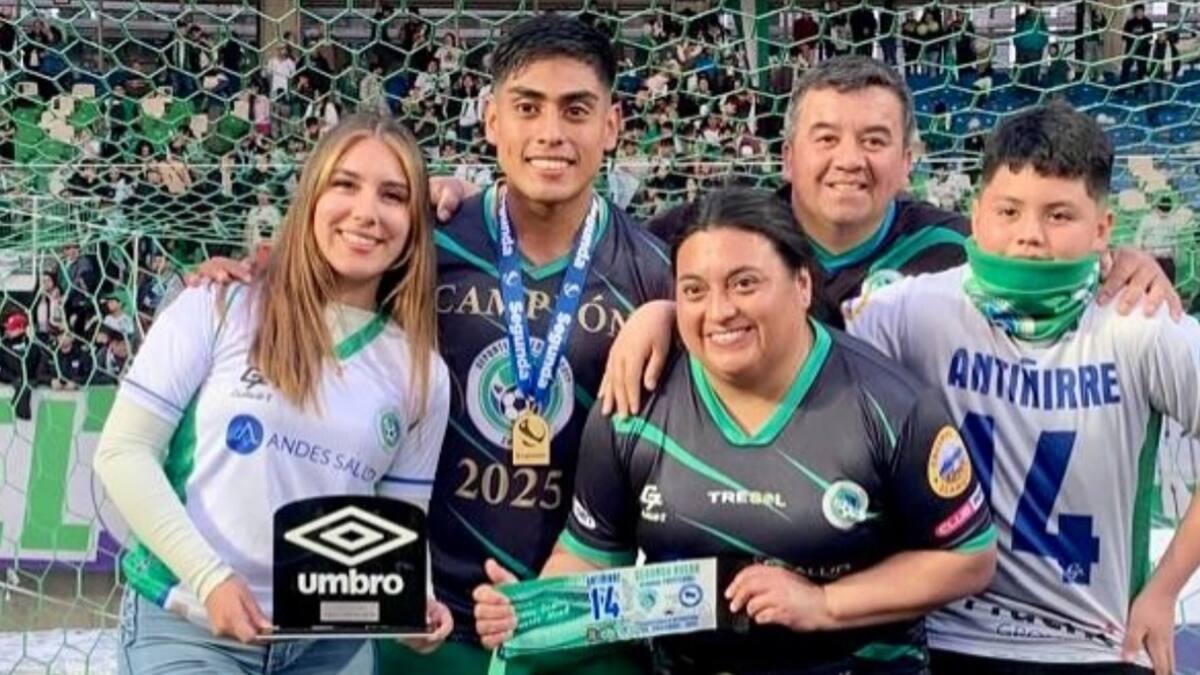 “Antes acá era todo Colo Colo, la U, Católica. Ahora hay niños que intentan ver los partidos porque estoy yo”