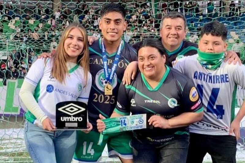 El capitán de Puerto Montt. Foto: @haroldantinirre14.