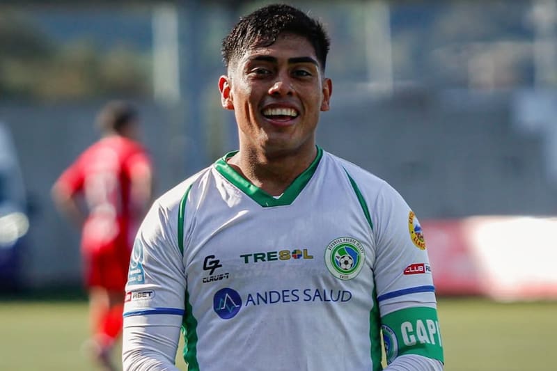 El capitán de Puerto Montt. Foto: @camilosantanaph