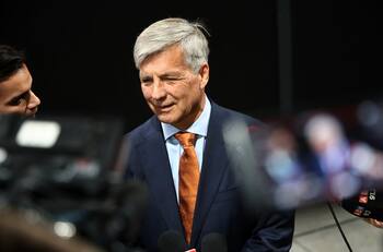 Harold Mayne-Nicholls quiere unirse: estuvieron ligados al fútbol y terminaron como presidentes de sus países