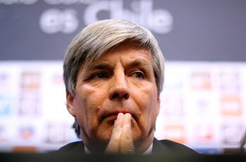 Está cerca: A Harold Mayne-Nicholls le faltan menos de 10 mil firmas para postularse a La Moneda