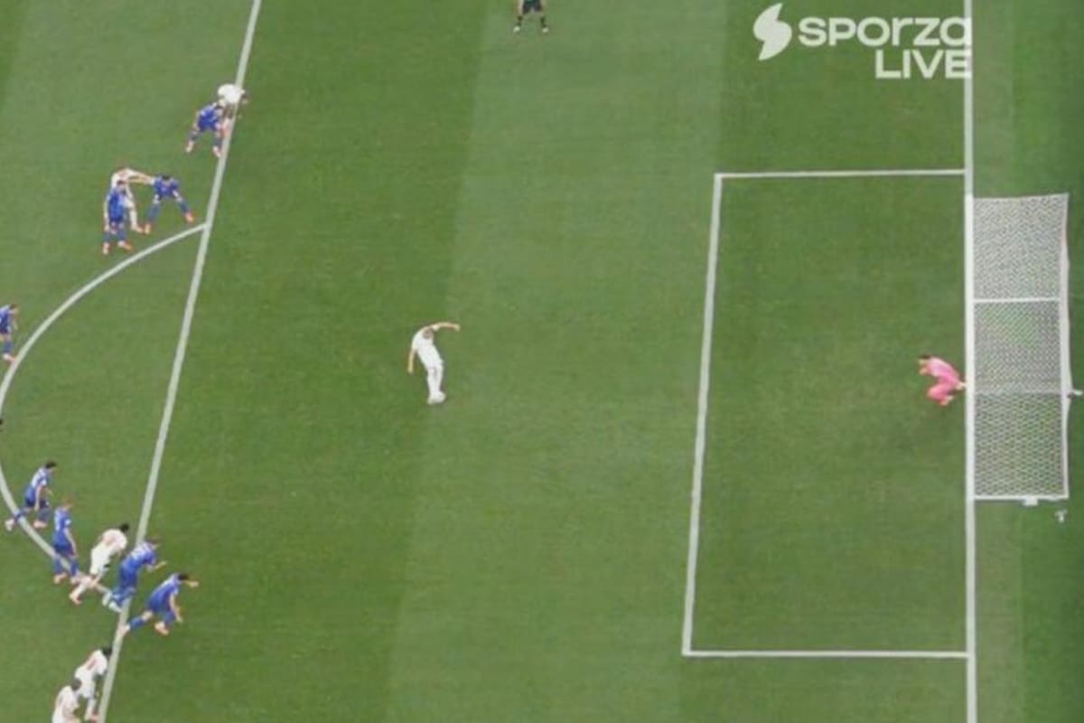 El juez del partido cobró adelantamiento del portero croata en el penal de Inglaterra.