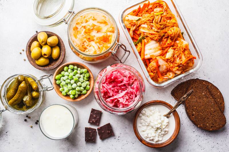 recomienda comer alimentos para fortalecer las funciones del intestino.