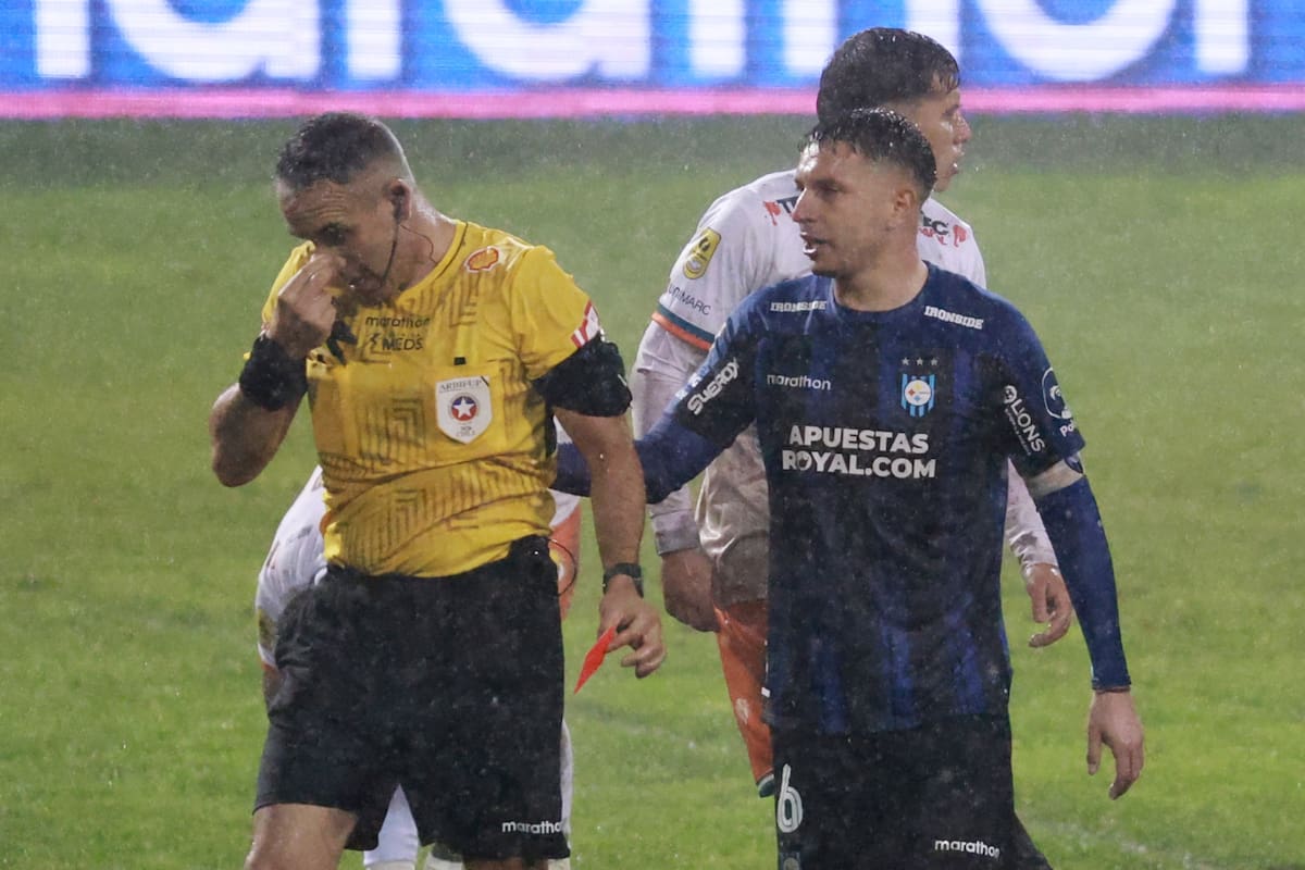 El árbitro fue agredido por Kevin Altez. Foto: Agencia ATON