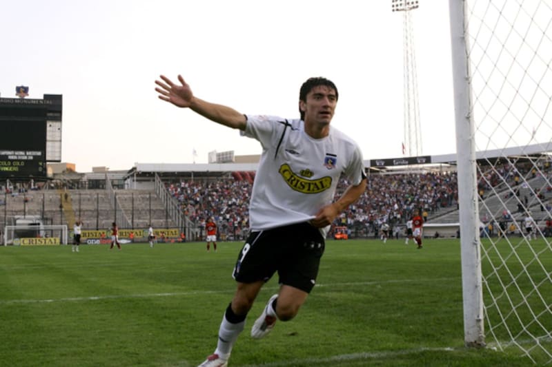 El purranquino tuvo un breve pero muy fructífero paso de seis meses por Colo Colo. De allí, el salto fue al fútbol mexicano, donde se consagró como ídolo. Foto: Historia de Colo Colo.