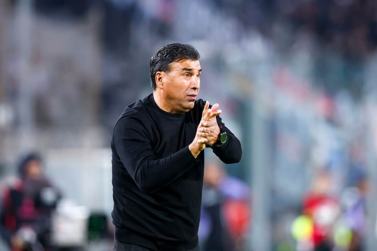 El entrenador chileno, que como futbolista defendió los colores de Palestino, Santiago Wanderers y Coquimbo Unido, conversa con En Cancha Prime. Foto: Agencia Aton.