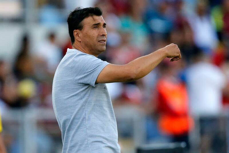 Héctor Robles anda en Argentina buscando refuerzos para Wanderers.