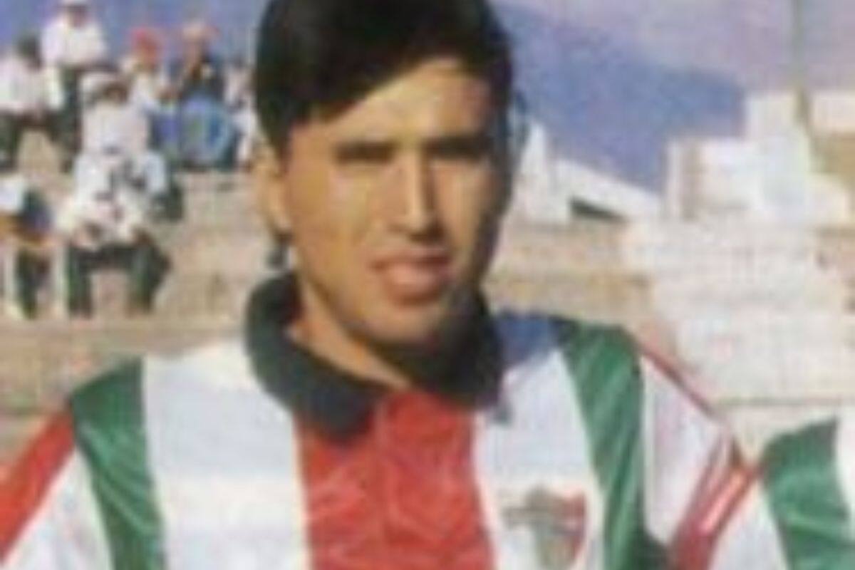 El ex zaguero en su época de jugador de Palestino.