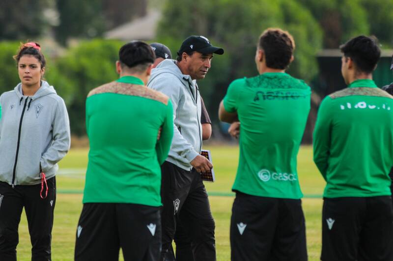 Héctor Robles, quien fue despedido y recontratado en solo dos días la semana pasada, asumirá como DT de Wanderers tras el despido de Jaime García.