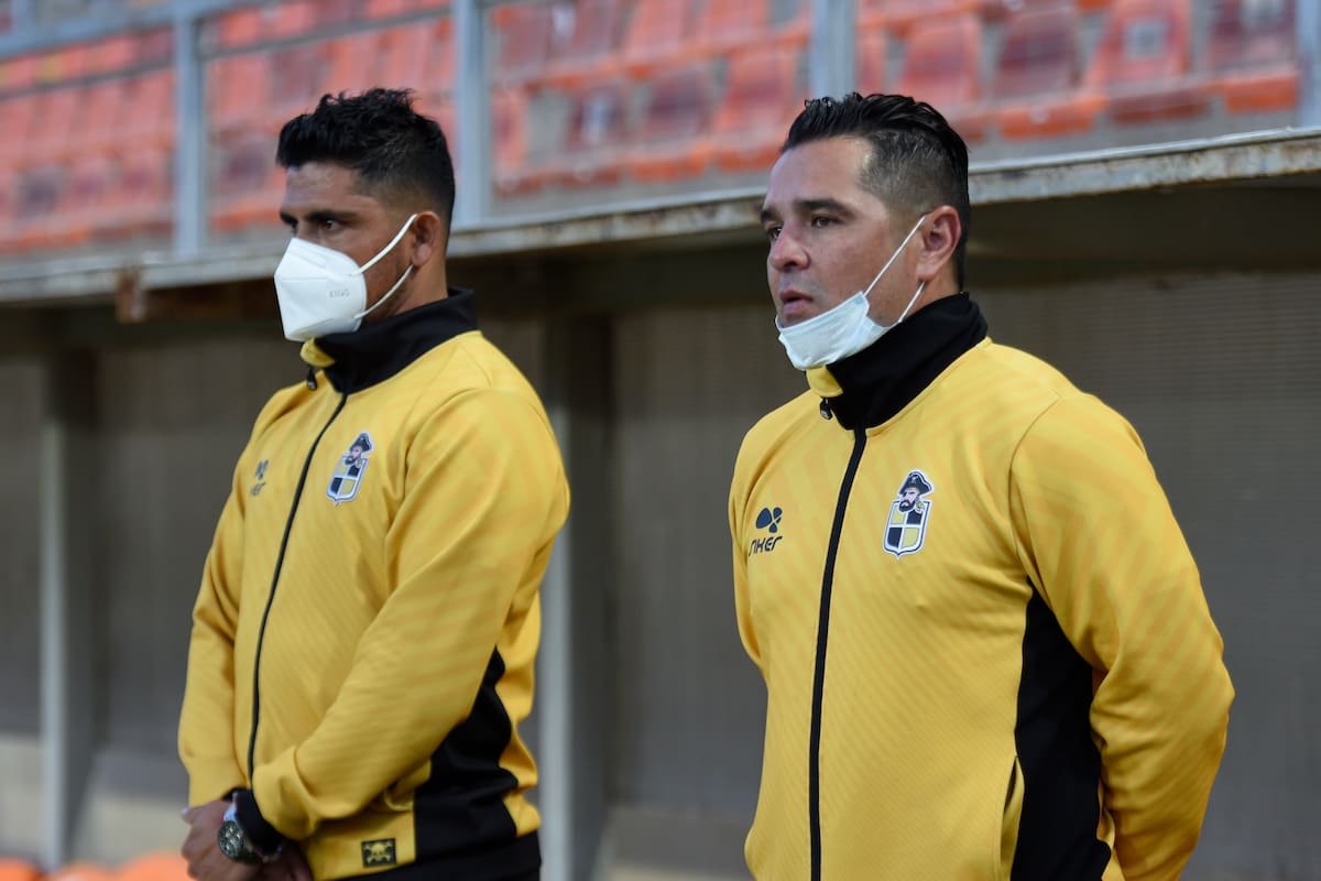 La dupla técnica llevó a Julio Rodríguez a trabajar con los arqueros de Coquimbo Unido. No siguió porque debió regresar a Estados Unidos.